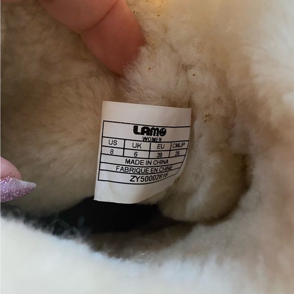 Women’s Lamo Boots - Picture 3 of 6